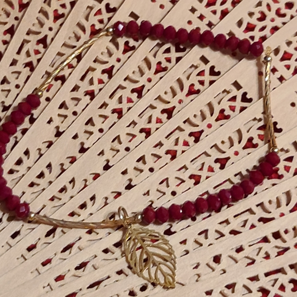 Stretchy bracelet light weight gold/red